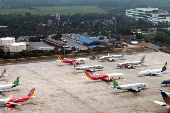 Hình ảnh máy bay 'nằm đất' la liệt ở Nội Bài và Tân Sơn Nhất - 3