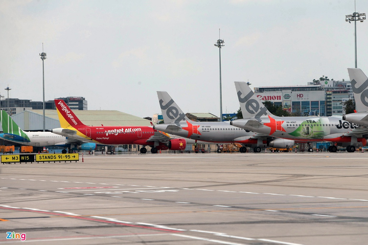 Hình ảnh máy bay 'nằm đất' la liệt ở Nội Bài và Tân Sơn Nhất - 8