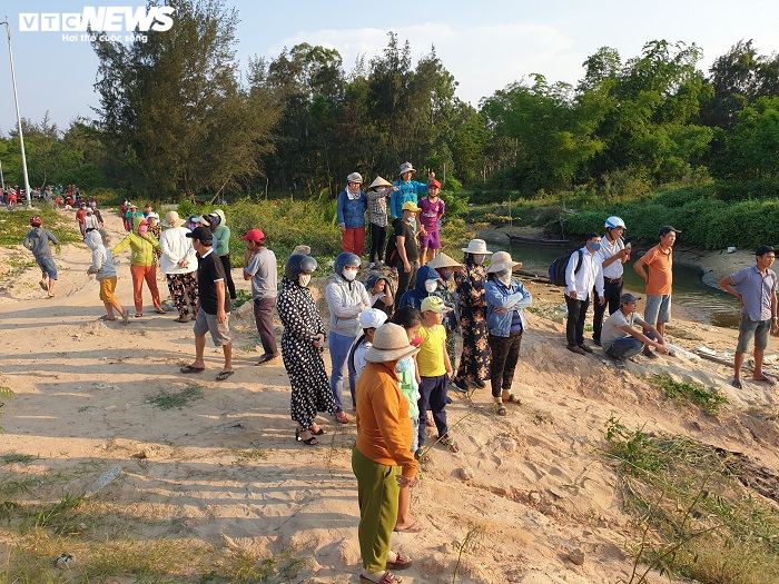 Xác định danh tính 5 nạn nhân mất tích sau vụ lật ghe trên sông Thu Bồn - 7