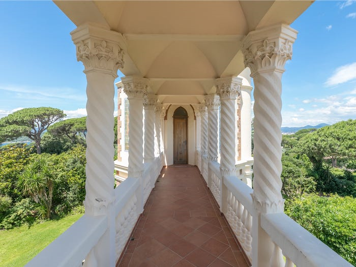 Bên trong khu nhà giàu, có trung tâm xét nghiệm COVID-19 riêng của tỷ phú Pháp - 9