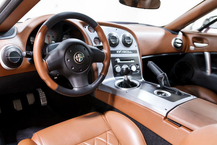 Rao bán Alfa Romeo Zagato TZ3 Stradale, một trong những xe hiếm nhất hành tinh - 14