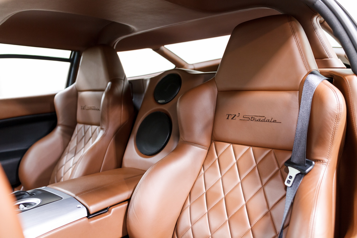 Rao bán Alfa Romeo Zagato TZ3 Stradale, một trong những xe hiếm nhất hành tinh - 17