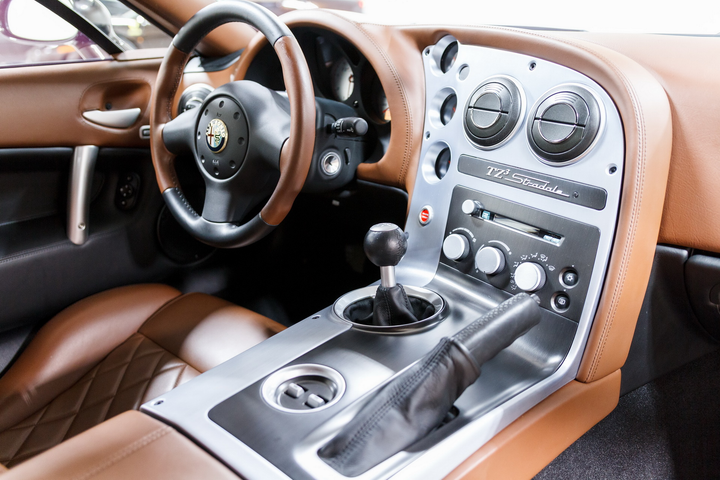 Rao bán Alfa Romeo Zagato TZ3 Stradale, một trong những xe hiếm nhất hành tinh - 4