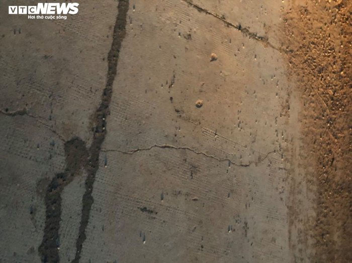 Đường tiền tỷ chưa dùng bị san lấp để 'cõng' xe chở đất cao tốc Cam Lộ - La Sơn - 2