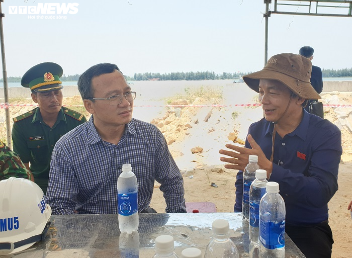 Lật ghe khiến 5 người mất tích: ‘Cần có chế tài xử phạt nặng hơn’ - 1