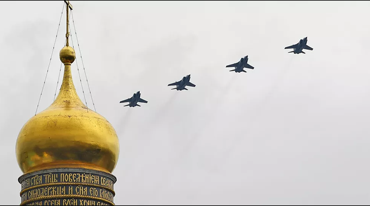 Ảnh: Hàng loạt máy bay chiến đấu tối tân trong lễ duyệt binh Ngày Chiến thắng - 5