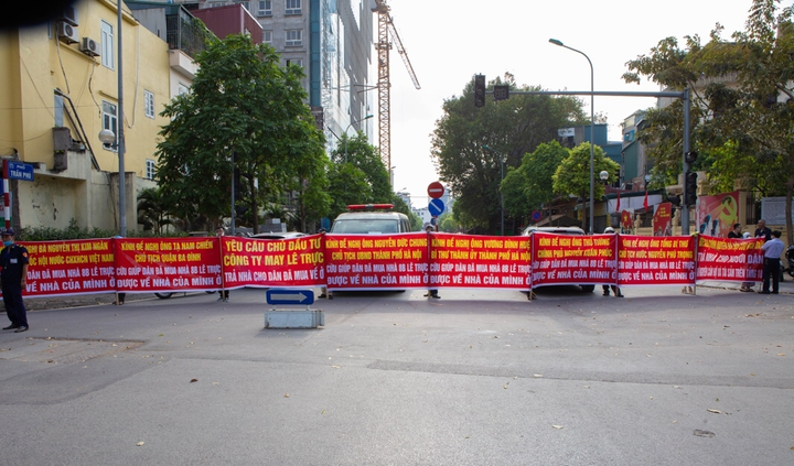 Phá dỡ giai đoạn 2 công trình 8B Lê Trực: Người mua nhà nói gì? - 2