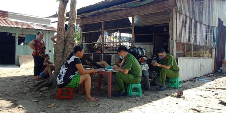 Mâu thuẫn vì ‘lớn hỏi, nhỏ không trả lời’, 5 người bị chém nhập viện - 1