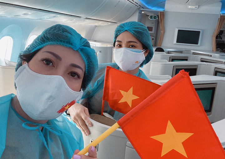 Chuyến bay 33 giờ đón người Việt ở Mỹ hồi hương - 2