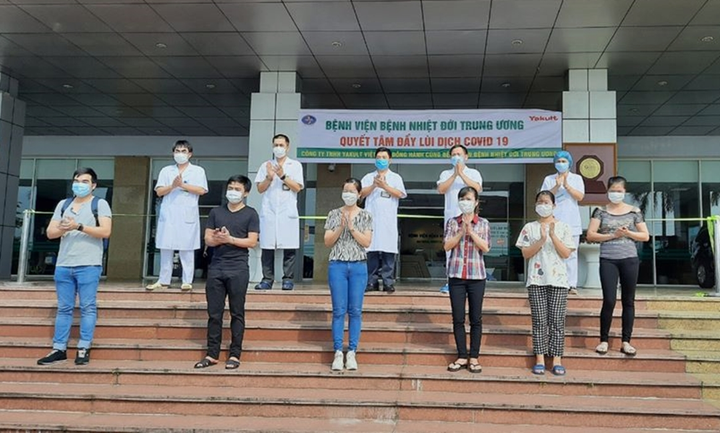 Thêm 8 bệnh nhân COVID-19 khỏi bệnh, có 4 người ở Mê Linh, Hà Nội - 1