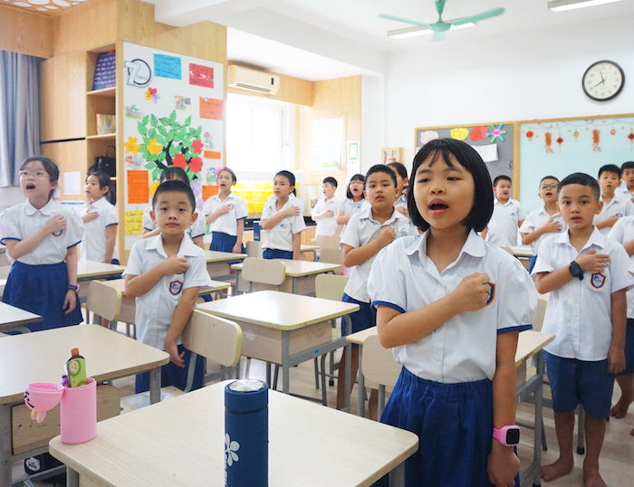 Học sinh tiểu học Hà Nội nô nức trở lại trường sau kỳ nghỉ dài chưa từng có - 5