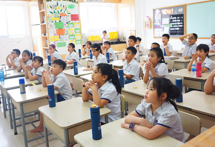 Học sinh tiểu học Hà Nội nô nức trở lại trường sau kỳ nghỉ dài chưa từng có - 6