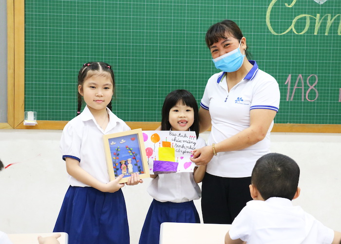 Học sinh tiểu học Hà Nội nô nức trở lại trường sau kỳ nghỉ dài chưa từng có - 8