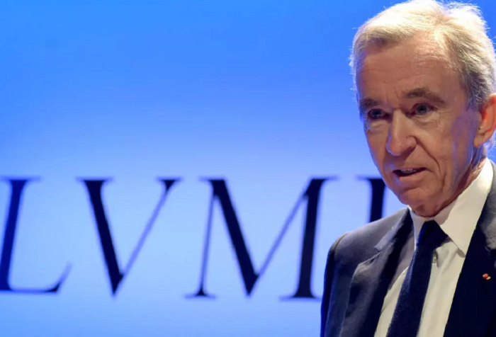 Đại dịch COVID-19: Người đàn ông mất nhiều tiền nhất thế giới - 1