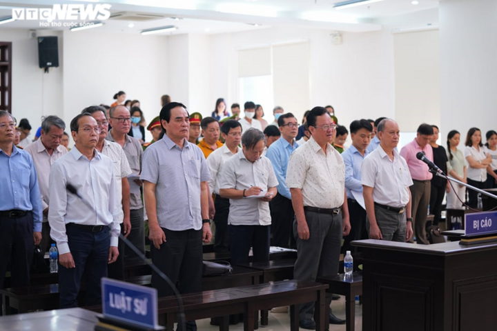Cựu Chủ tịch Đà Nẵng Văn Hữu Chiến được giảm 2 năm tù - 2