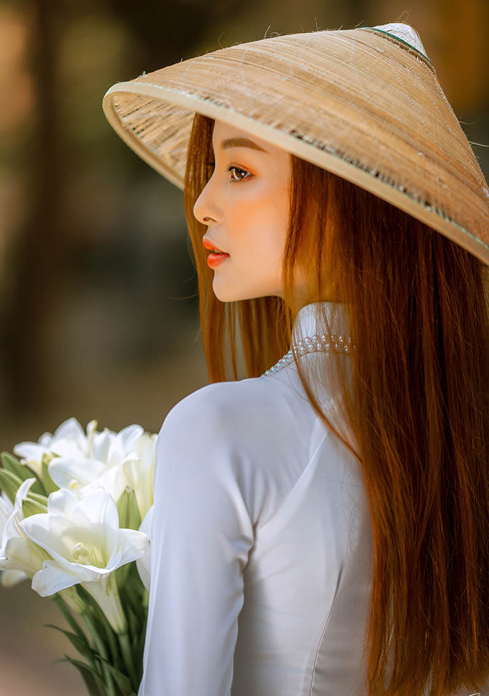 Á khôi tài sắc Việt Nam đẹp dịu dàng bên hoa loa kèn - 7