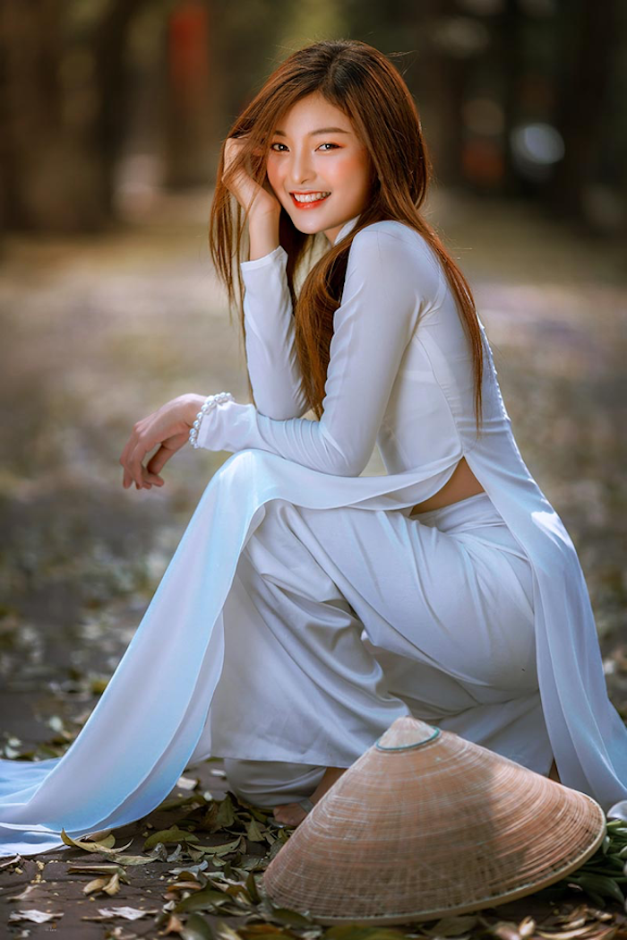 Á khôi tài sắc Việt Nam đẹp dịu dàng bên hoa loa kèn - 5