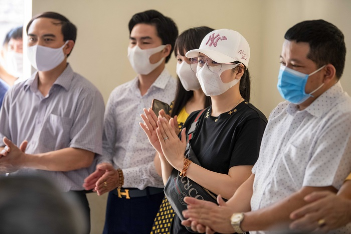 Ca sĩ Đinh Hiền Anh chi gần 1 tỷ đồng làm từ thiện trong mùa dịch COVID-19 - 3