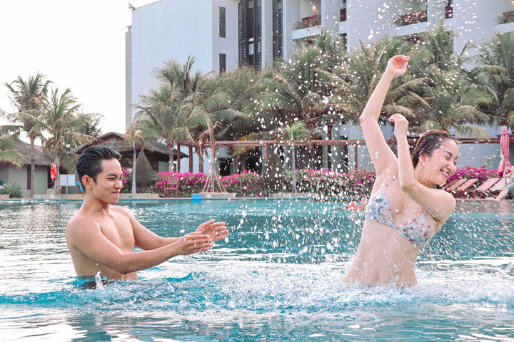 Khánh Thi khoe vóc dáng gợi cảm trong kỳ nghỉ ở biển - 8