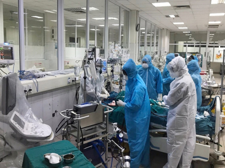 Hai người Việt Nam đăng ký hiến phổi cho bệnh nhân 91 phi công người Anh - 1