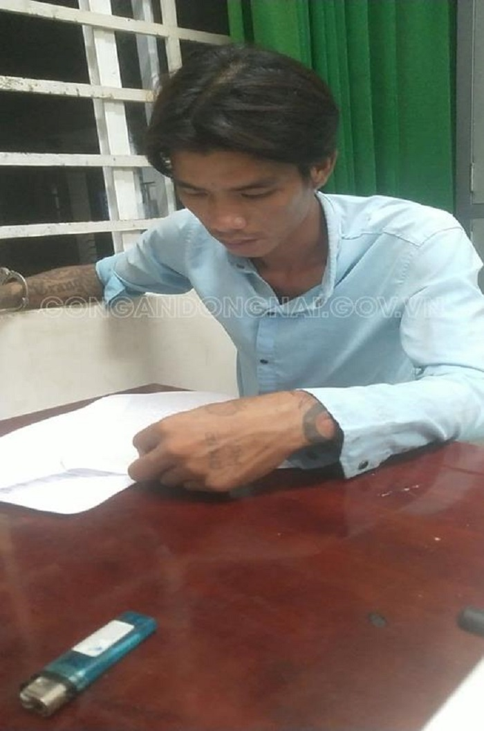 Đang nhậu bị đuổi về, gã đàn ông ném bom xăng đốt nhà bạn nhậu - 2