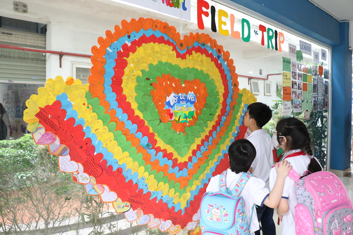 Học sinh kết trái tim khổng lồ tri ân bác sĩ tuyến đầu chống dịch COVID-19 - 6