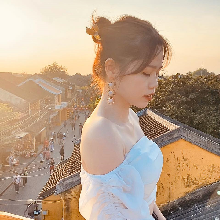 Nhan sắc các cô gái từng hẹn hò với chân sút điển trai Quang Hải - 5