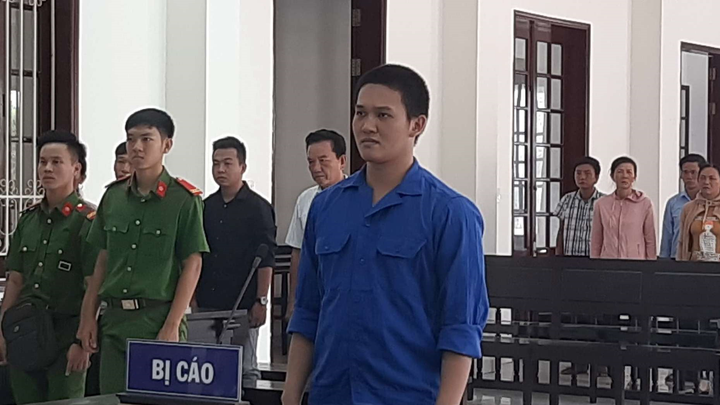 Dùng súng bắn đồng đội, lính công an nghĩa vụ lãnh 4 năm tù - 1