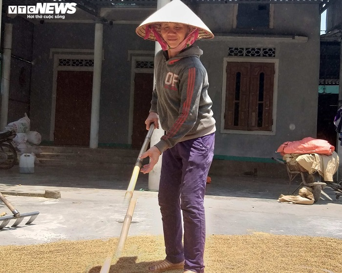 Người nghèo Hà Tĩnh bác tin bị ép buộc, khẳng định tự nguyện nhường tiền hỗ trợ - 1