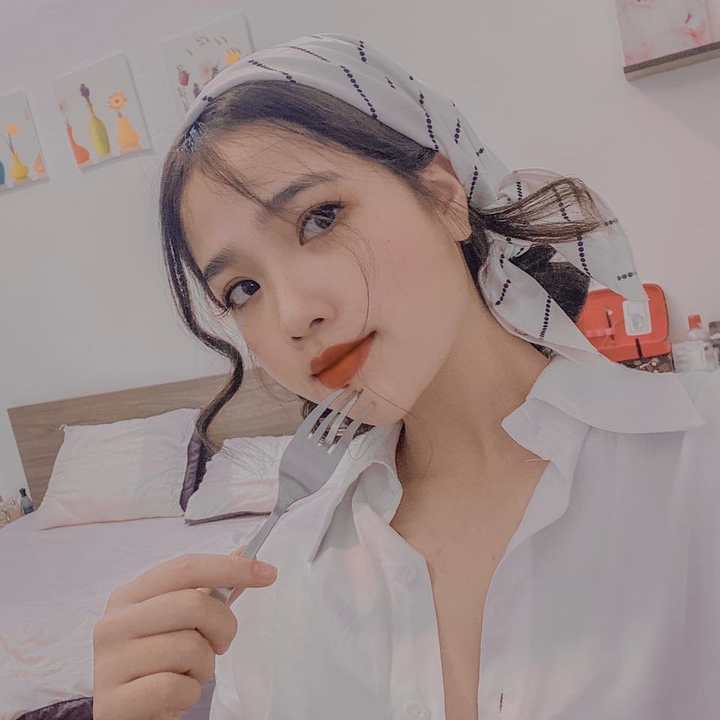 Nhan sắc các cô gái từng hẹn hò với chân sút điển trai Quang Hải - 17