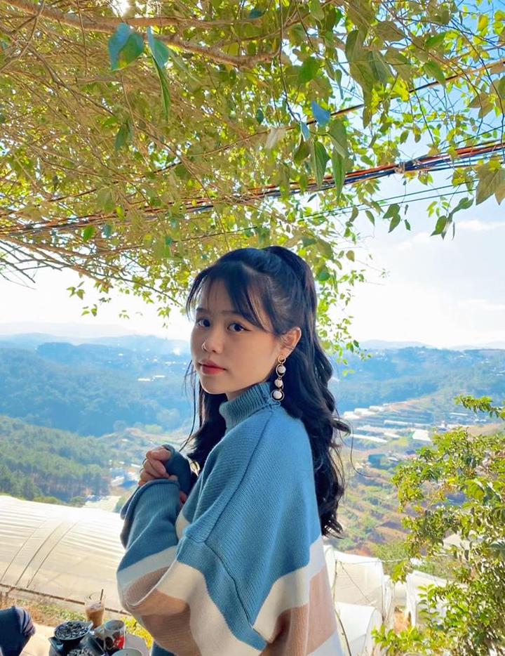 Nhan sắc các cô gái từng hẹn hò với chân sút điển trai Quang Hải - 3