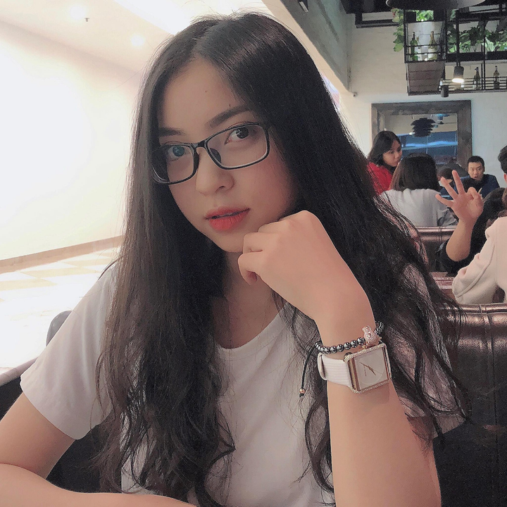 Nhan sắc các cô gái từng hẹn hò với chân sút điển trai Quang Hải - 10