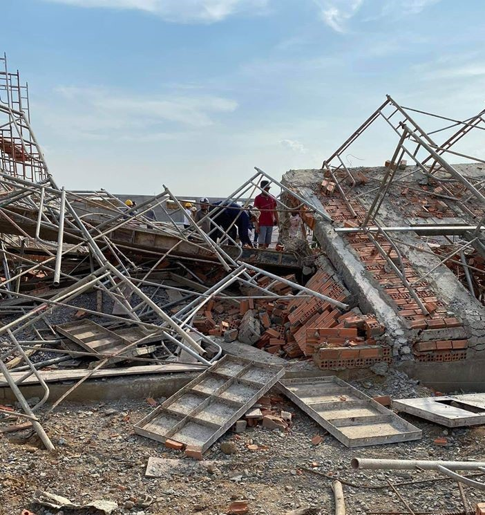 Sập tường đang thi công ở Đồng Nai, 10 người chết, nhiều người bị vùi lấp - 1