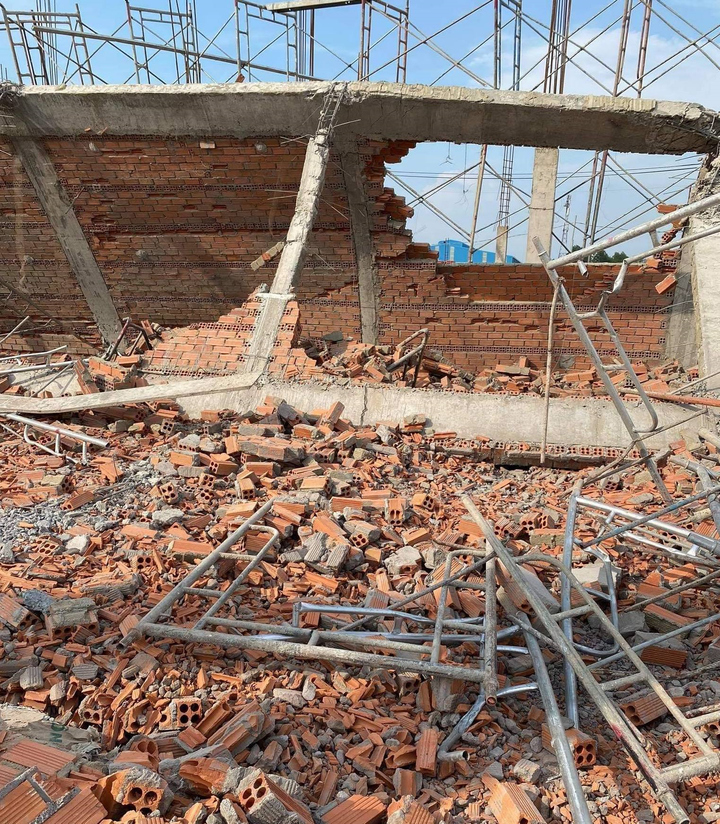 Hiện trường đổ nát tang thương sau vụ sập tường 10 người chết ở Đồng Nai - 4