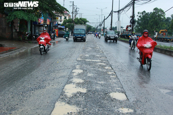 Dự án đường ống nước sạch thi công ì ạch, dân Hà Nội khốn đốn - 1