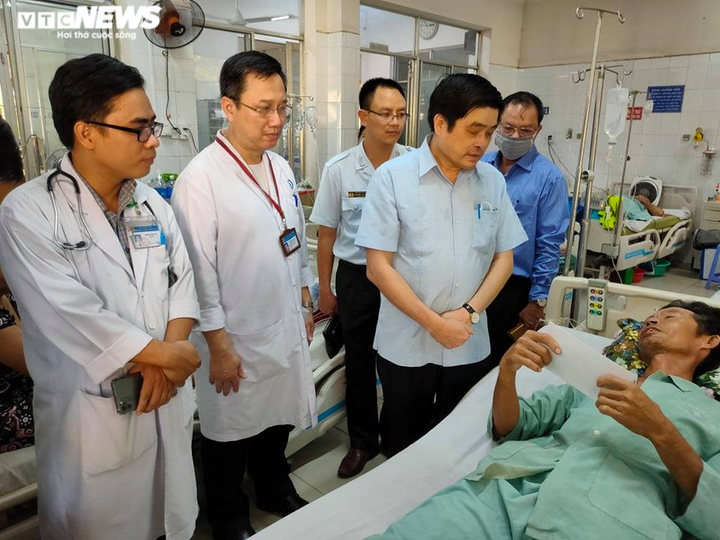 Bộ LĐ-TB&XH thăm hỏi, động viên các nạn nhân vụ sập tường ở Đồng Nai - 1