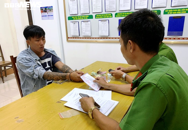 Kẻ tàng trữ ma túy xin hối lộ 100 triệu đồng để trốn tội - 1