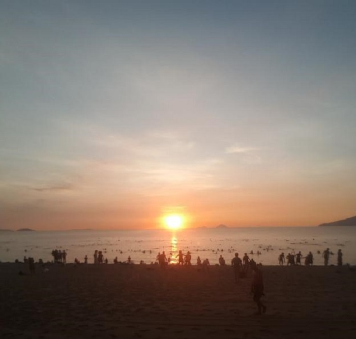 Cơ hội du lịch cho cả gia đình khi các bãi biển ở Việt Nam mở cửa trở lại - 1