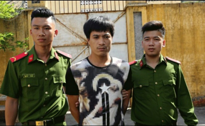 Công an đột kích sới đá gà ăn tiền 'khủng' ở Bắc Giang - 1