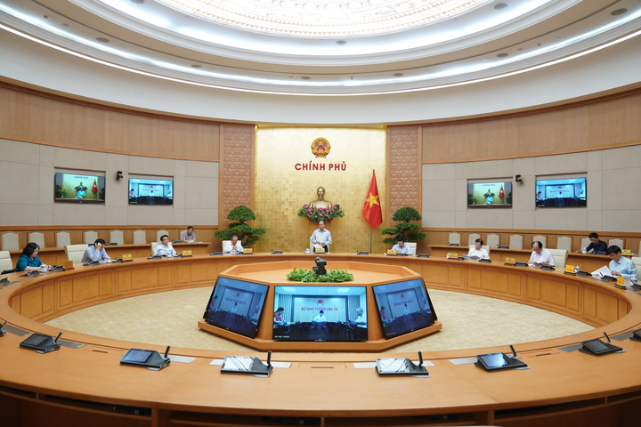 Thủ tướng: Xử nghiêm cán bộ ép dân ký đơn từ chối nhận hỗ trợ của Nhà nước - 2