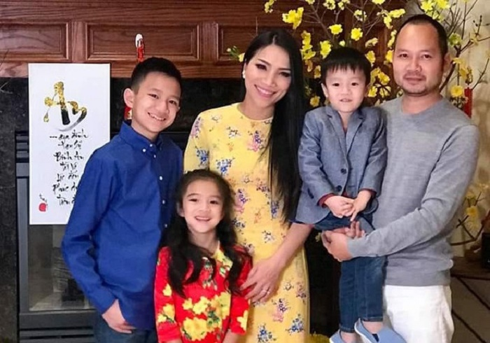 Ca sĩ Hồng Ngọc bắt đầu thay da sau khi bị bỏng vì nổ nồi xông hơi - 2