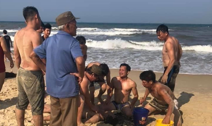 Lao ra cứu người đuối nước, nam thanh niên chết thương tâm cùng nạn nhân - 1