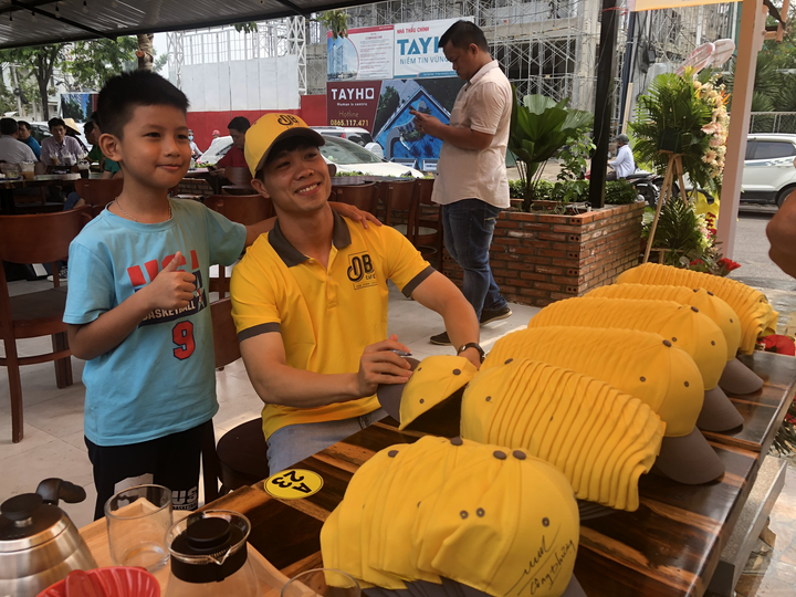 Chuỗi cà phê Ông Bầu mở quán lớn nhất tại Bình Dương - 3