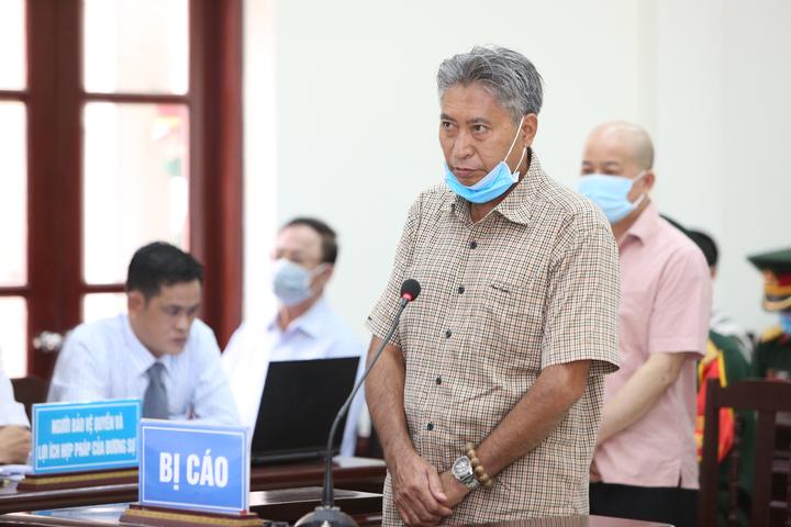 Sức khoẻ yếu, cựu Thứ trưởng Nguyễn Văn Hiến ngồi khai báo tại toà - 7