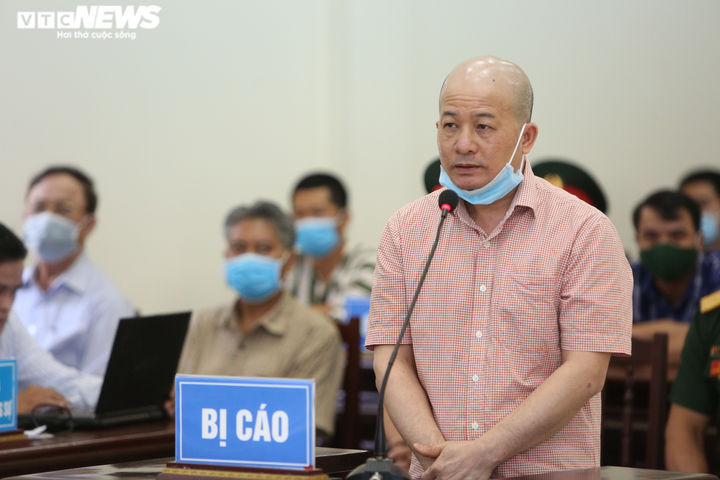 Sức khoẻ yếu, cựu Thứ trưởng Nguyễn Văn Hiến ngồi khai báo tại toà - 4