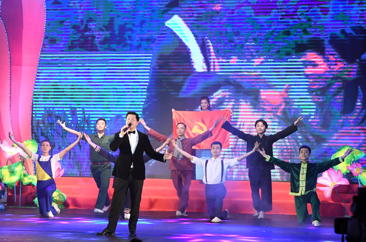 Chương trình nghệ thuật 'Đẹp nhất tên Người' khắc họa đậm nét chân dung Bác Hồ - 4