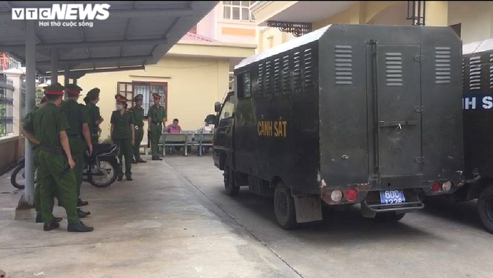 Đang xét xử nhóm giang hồ Giang '36' vây xe chở công an ở Đồng Nai - 2