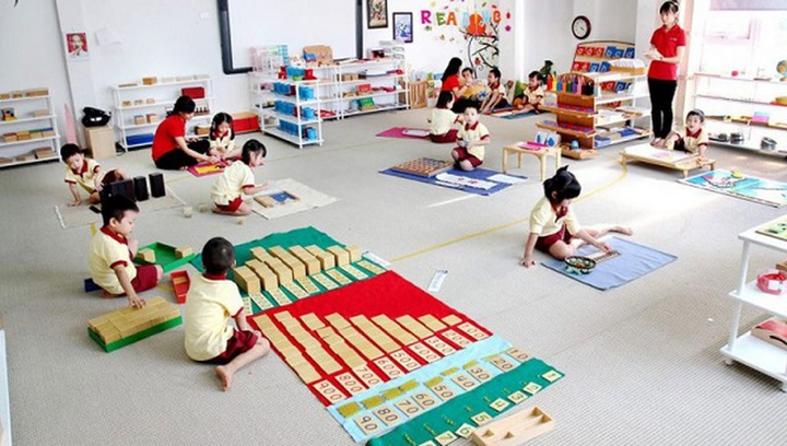 Phụ huynh 'ngược xuôi' tìm lớp mới cho con vì trường mầm non giải thể - 1