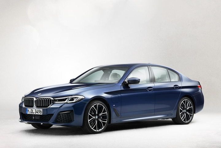 Lộ diện những hình ảnh đầu tiên của BMW 5 Series facelift - 2
