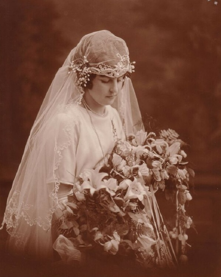 Dân mạng thế giới rộ trào lưu khoe ảnh cưới của bà từ thế kỷ trước - 2